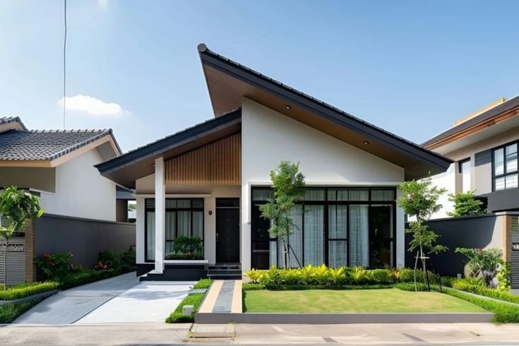 Rumah Atap Miring dengan Mini Garden